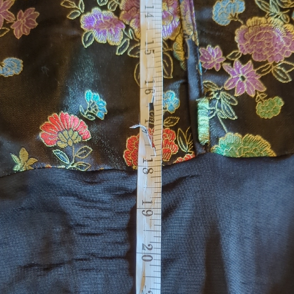 Size 10 Pretty Little Thing Floral Satin Top with Short Sleeves - Picture 12 of 16
